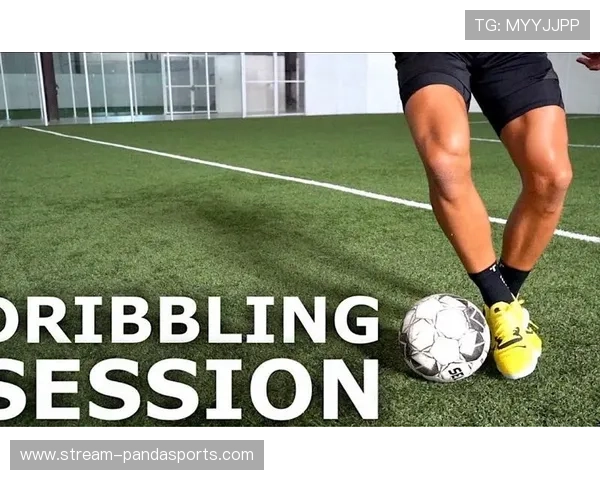 各大足球队当家球星运球技艺对比解析与精彩瞬间回顾