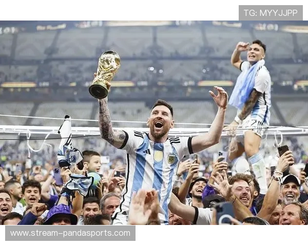 足球传奇百大球星卡片珍藏版图鉴 探索足坛历史经典瞬间