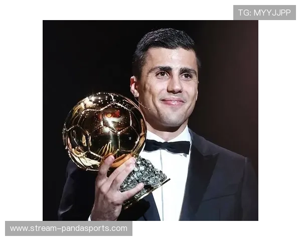 高清足球球星六边形艺术图片展现顶级球员魅力与技术风采